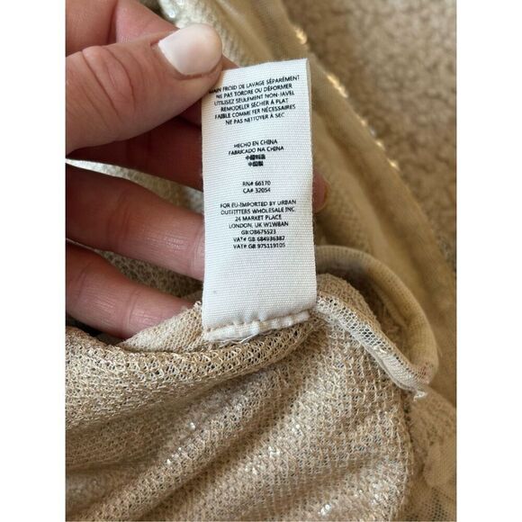 FREE PEOPLE Champagne Dreams Sequin Oversized Crop Top size M Gold - Picture 10 of 10